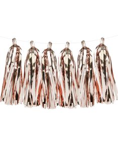 Rosenguldfarvet Kvasteguirlande med 12 Kvaste og 2 meter Tråd