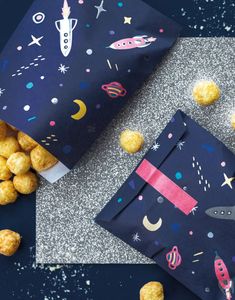 6 stk Godteposer med Stjerner og Raketter med Forskjellig Fargede Klistremerker