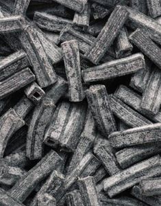 1,1 kg Boks med Salmiakstang