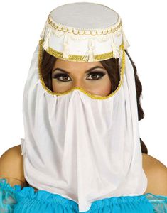 Hvid Haremhat Pyntet med Slør, Dusker og Guldfarvet Bånd