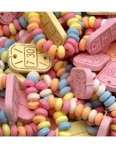 Ca. 66 stk Candy Watch / Sukkertøyarmbånd med Godteriklokke - Stor Pose 1 kg